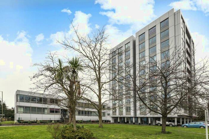 2 Bedroom Apartment To Rent In Wellington Close, Walton-On-Thames, KT12