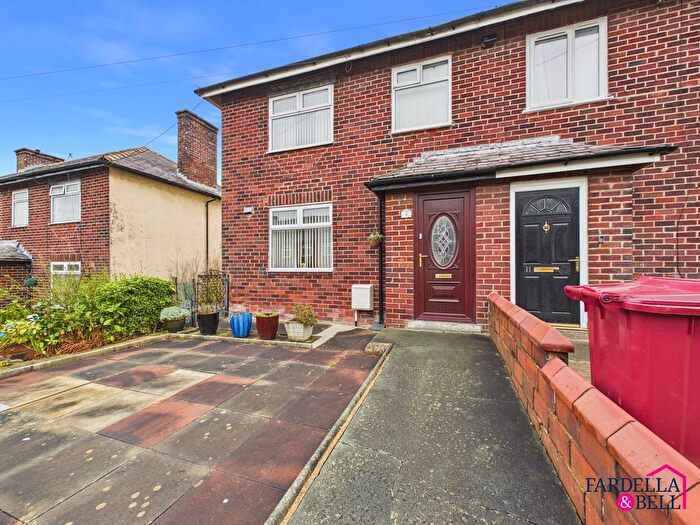 3 Bedroom Town House For Sale In Warwick Drive, Padiham, BB12
