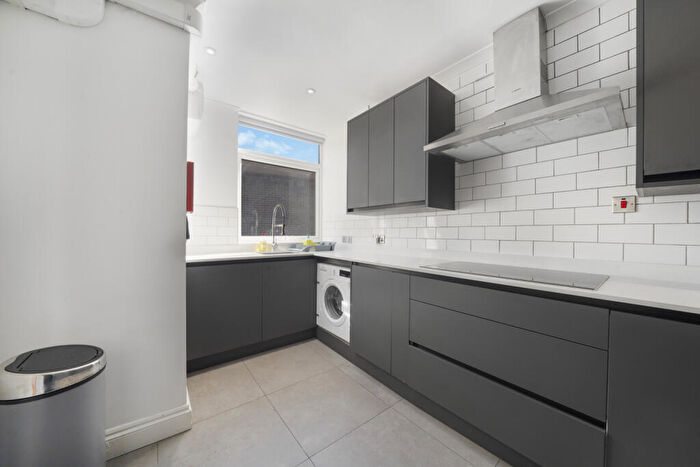 4 Bedroom Apartment To Rent In Bethnal Green Road, London, E2