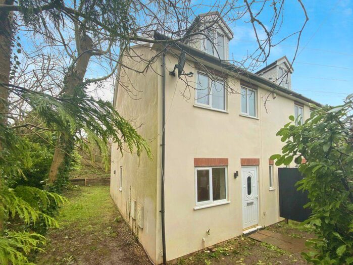 3 Bedroom House To Rent In Ger Y Bont, Bridgend, CF31