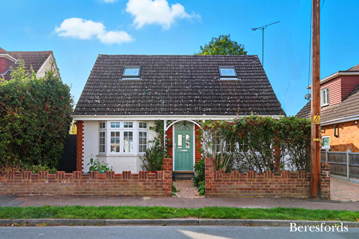 3 Bedroom Detached House For Sale In Cedar Road, Hutton, CM13