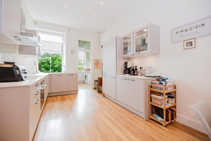 3 Bedroom Flat To Rent In L Lauderdale Street, Edinburgh, EH9