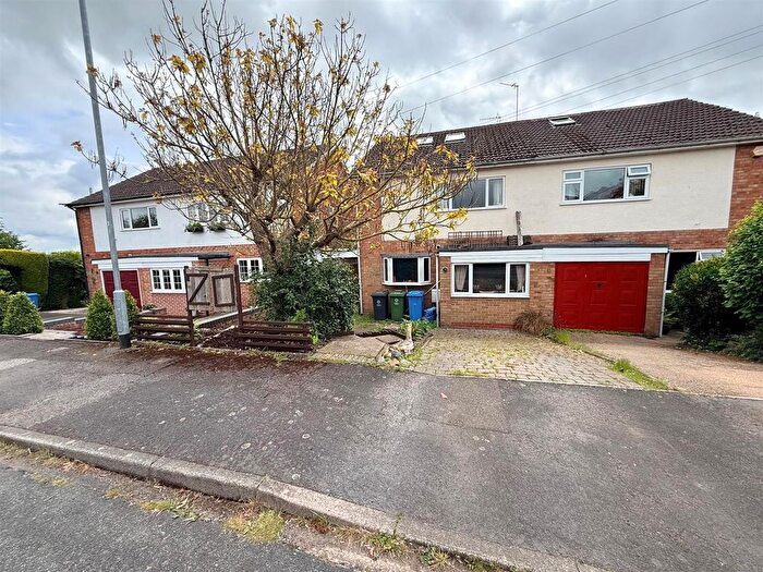 4 Bedroom Semi-Detached House For Sale In Cedar Gardens, Kinver, Stourbridge, DY7