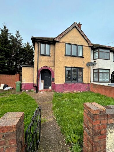 5 Bedroom End Of Terrace House To Rent In Crosby Road, Dagenham, RM10