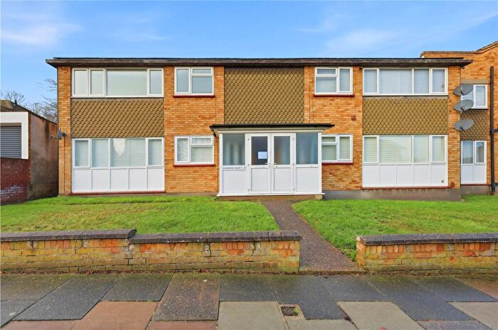2 Bedroom Apartment For Sale In Woodside, Leigh-on-Sea, Essex, SS9