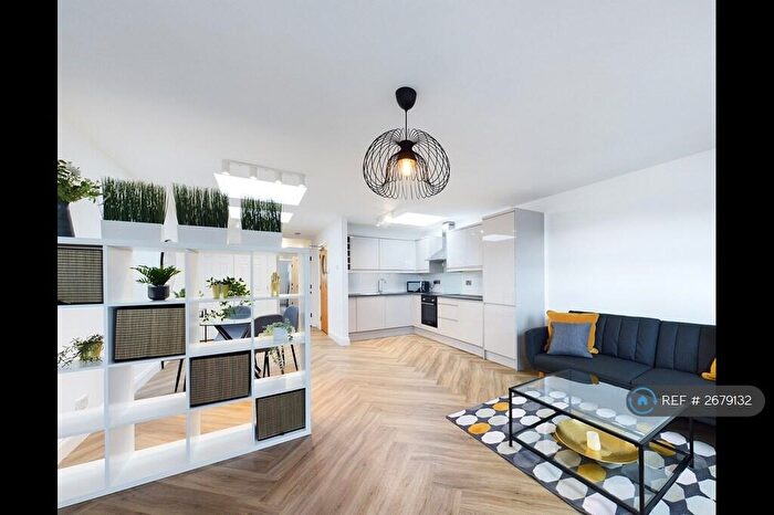 2 Bedroom Flat To Rent In Bethnal Green Road, London, E2