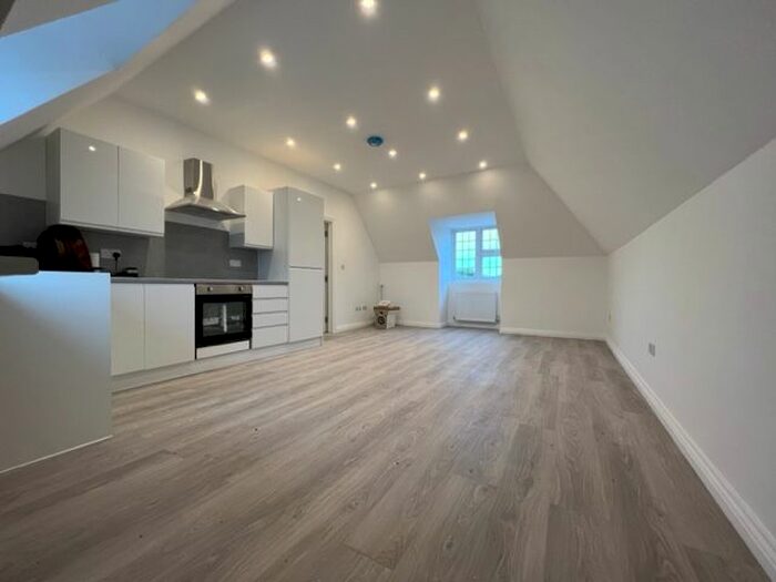 2 Bedroom Flat To Rent In Glengall Road, Edgware, HA8