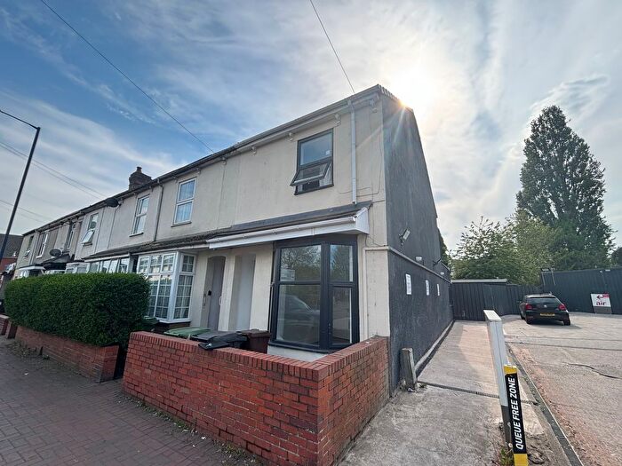 3 Bedroom Semi-Detached House To Rent In Dudley Road, Wolverhampton, WV2