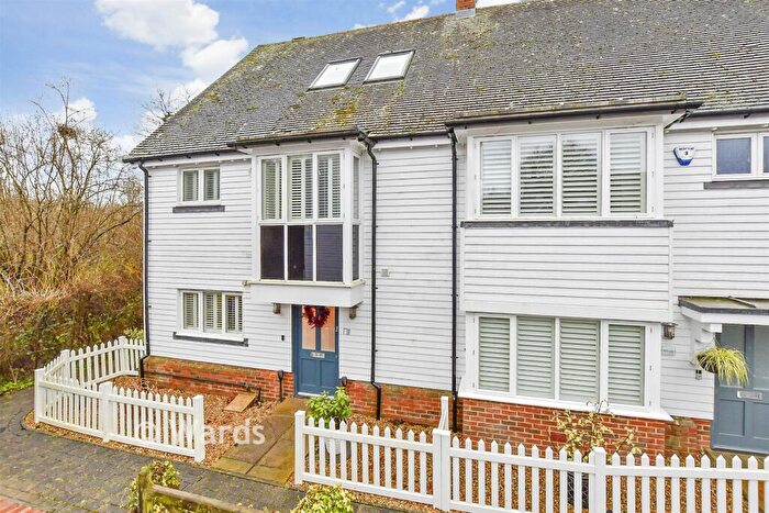 5 Bedroom Semi-Detached House For Sale In Shoesmith Lane, Kings Hill, West Malling, Kent, ME19