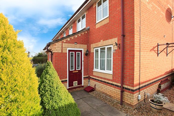 3 Bedroom Semi Detached House For Sale In Redwing Close, Stanground, Peterborough, PE2