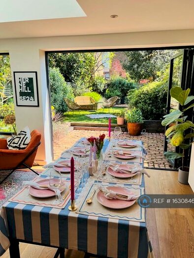 2 Bedroom Flat To Rent In Crystal Palace Road, London, SE22