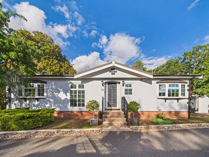2 Bedroom Park Home For Sale In Shepherds Grove Park, Stanton, Bury St. Edmunds, IP31