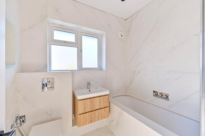 5 Bedroom Semi Detached House For Sale In Keepers Farm Close, Windsor, SL4