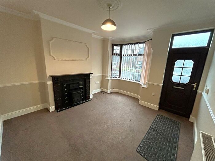 2 Bedroom House To Rent In Harrison Road, Stourbridge, West Midlands, DY8