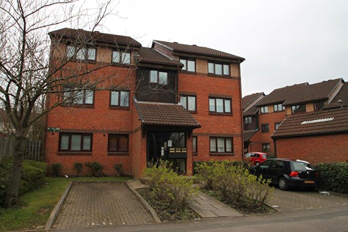 2 Bedroom Flat To Rent In Century Court, Pavilion Way, Edgware, Greater London, HA8