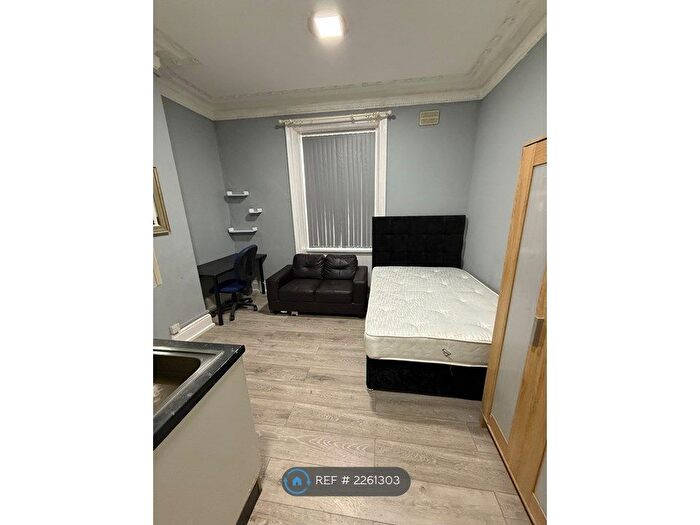 1 Bedroom Studio To Rent In Claremont, Bradford, BD7