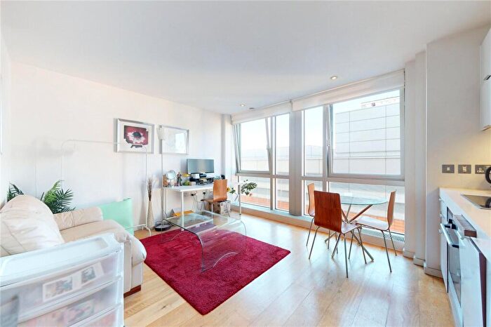 Apartment To Rent In Fairmont Avenue, London, E14