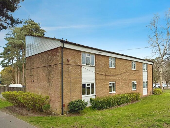 2 Bedroom Apartment For Sale In Dalcross, Bracknell, Berkshire, RG12