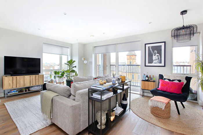 2 Bedroom Flat To Rent In Rutherford House, Battersea Park Road, Battersea, London, SW11