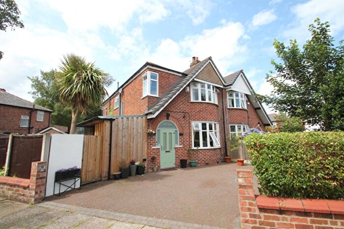 4 Bedroom Semi-Detached House To Rent In Lyndhurst Road, Stretford, M32