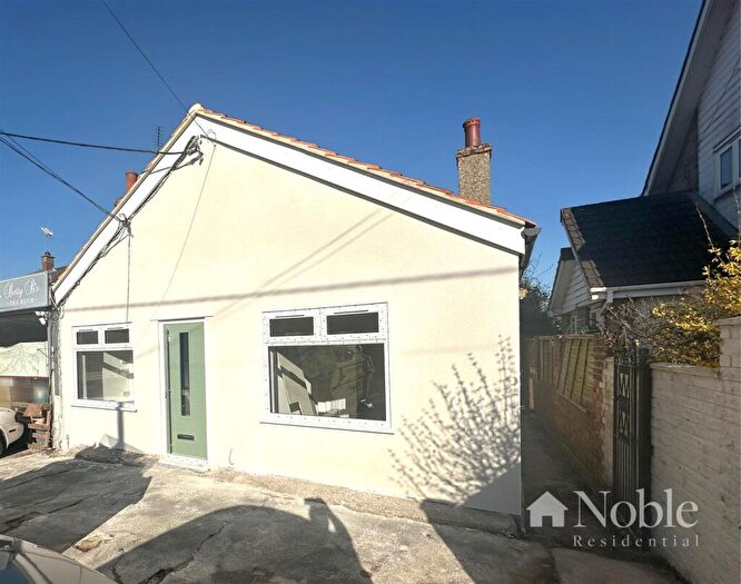 2 Bedroom Bungalow To Rent In Doddinghurst Road, Doddinghurst, Brentwood, CM15