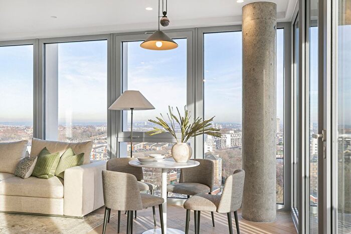 3 Bedroom Flat To Rent In Mapple Path, London, E5
