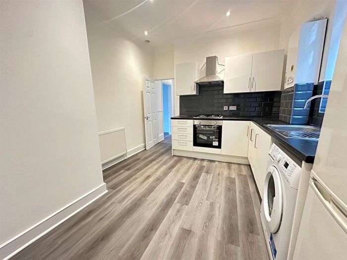 2 Bedroom Flat To Rent In Bingham Road, Addiscombe, Croydon, CR0