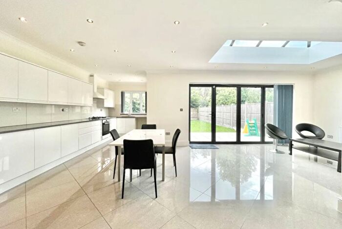 4 Bedroom Semi Detached House To Rent In Saddlescombe Way, London, N12