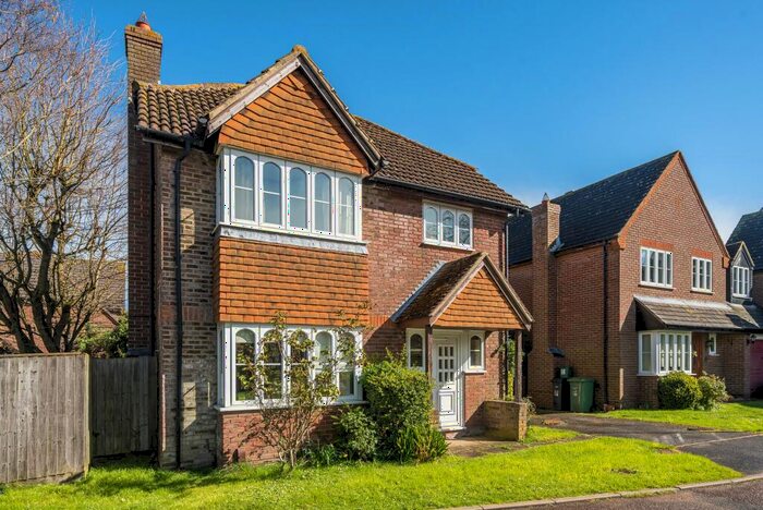 3 Bedroom Detached House To Rent In Churchward Close, Grove, OX12