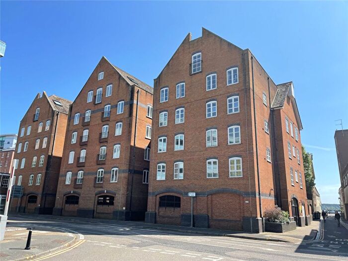 2 Bedroom Flat For Sale In Castle Street, Poole, BH15