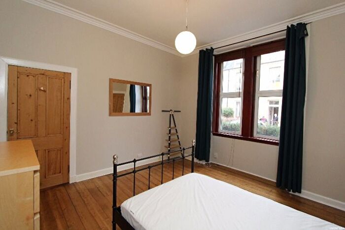 2 Bedroom Flat To Rent In Cambridge Gardens, Edinburgh, EH6