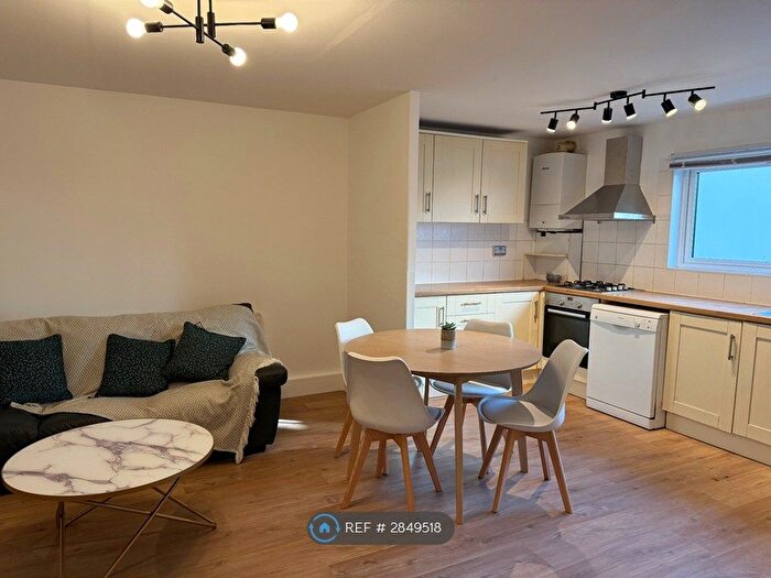 3 Bedroom Flat To Rent In St James's Lane, London, N10