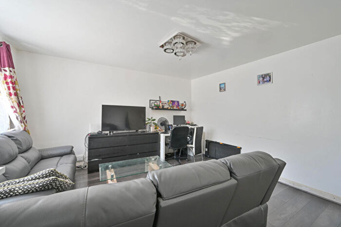 3 Bedroom End Of Terrace House For Sale In Rayners Lane, South Harrow, Harrow, HA2