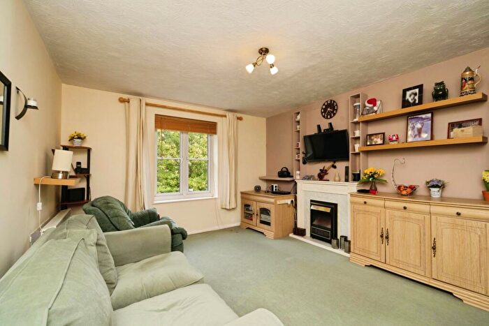 2 Bedroom Flat For Sale In Robertson Drive, St Annes Park, Bristol, BS4