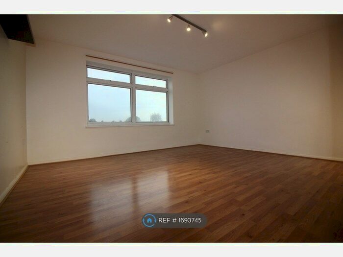 2 Bedroom Flat To Rent In Hampton Road, London, E4