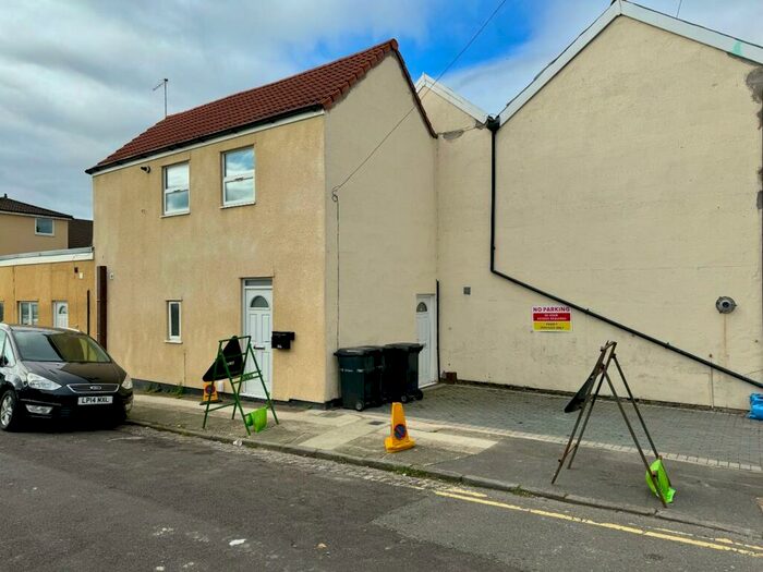 Flat To Rent In Bell Hill Road, St George, Bristol, BS5