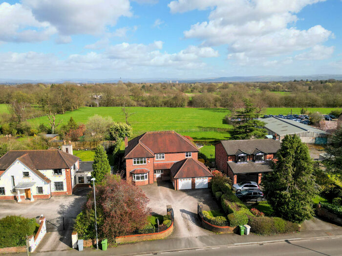 4 Bedroom Detached House For Sale In Hollin Lane, Styal, SK9