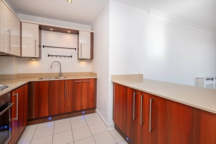 2 Bedroom Flat To Rent In St. Marys Road, Surbiton, KT6