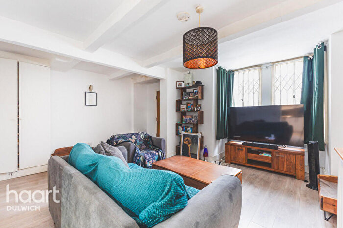 2 Bedroom Flat For Sale In Rye Hill Park, London, SE15