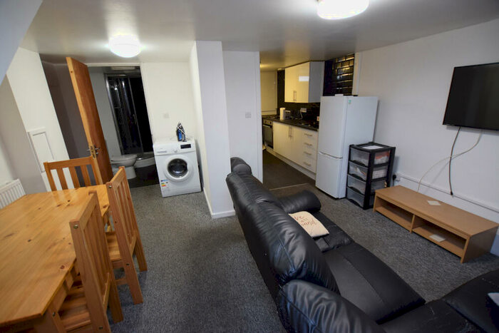 6 Bedroom Terraced House To Rent In Vernon Terrace, Northampton, NN1