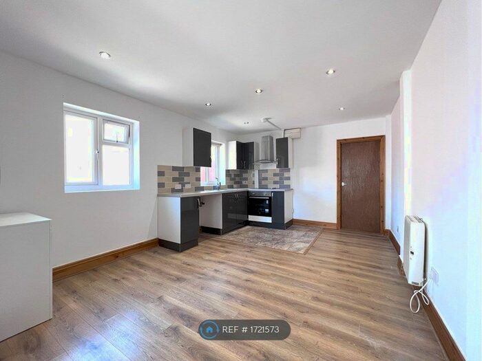 1 Bedroom Bungalow To Rent In Northfield Road, Enfield, EN3