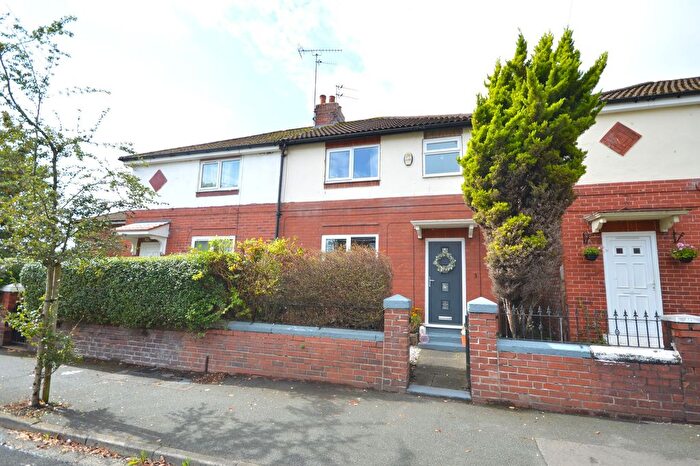 3 Bedroom Semi-Detached House For Sale In Furness Grove, Stockport, SK4