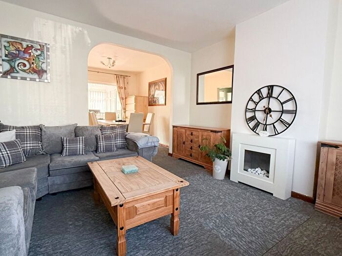 3 Bedroom Semi-Detached House To Rent In Spencer Road, Reading, Berkshire, RG2