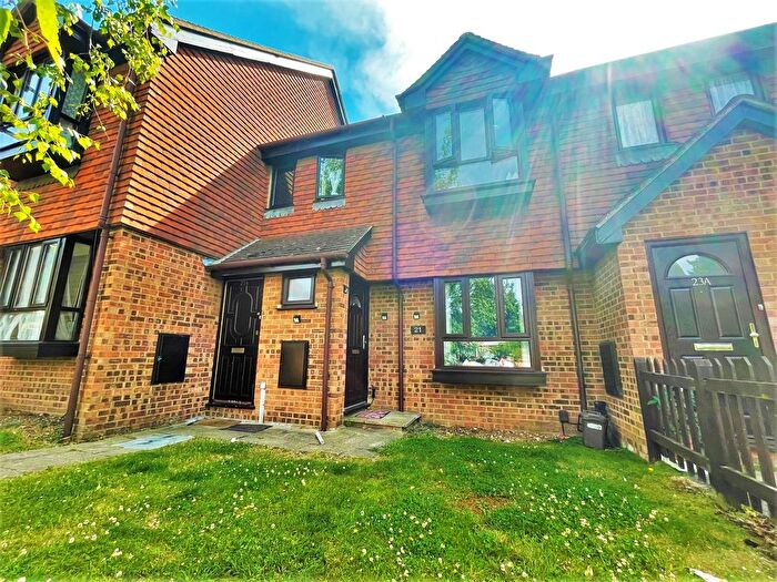 2 Bedroom Maisonette To Rent In Woodstock Road, Rochester, ME2