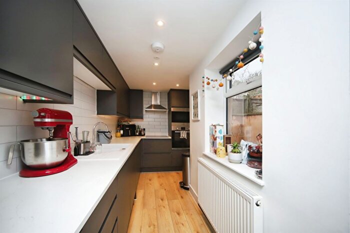 3 Bedroom Terraced House For Sale In Bindon Road, Taunton, TA2