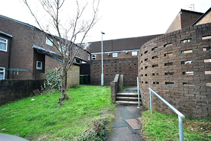 2 Bedroom Apartment To Rent In Wayland Approach, Leeds, LS16