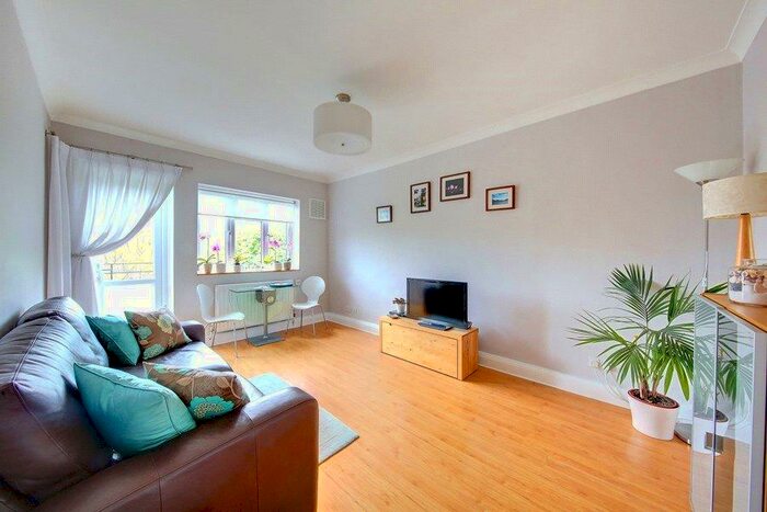 1 Bedroom Apartment To Rent In Caistor House, SW12