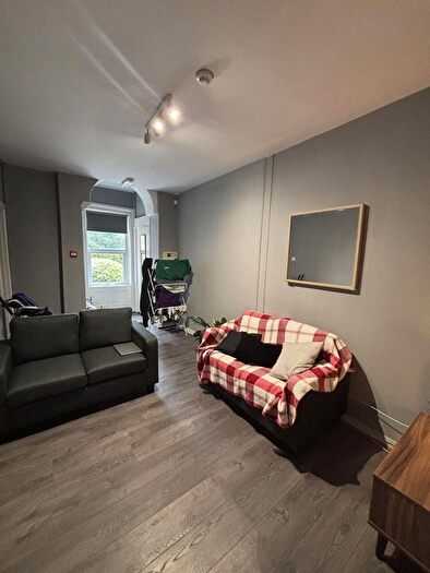 2 Bedroom Flat To Rent In Ashwood Villas, Leeds, LS6