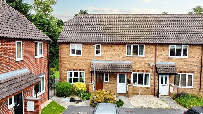 3 Bedroom End Of Terrace House For Sale In The Orchard, Semington, BA14