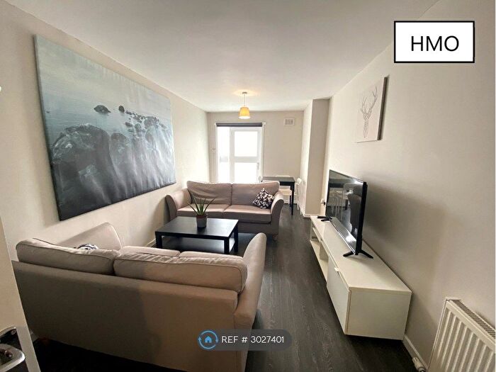 4 Bedroom Maisonette To Rent In Hmo Westercommon Road, Glasgow, G22